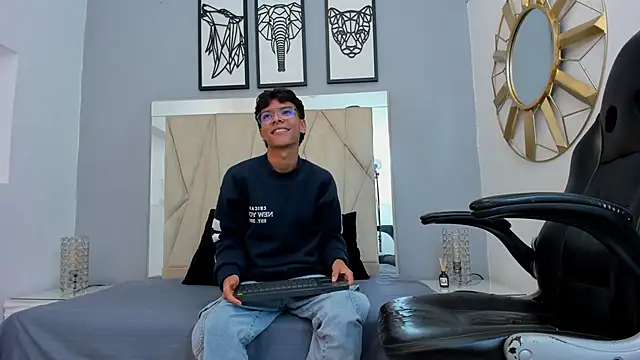 adams bobby online show from November 25, 11:34 am