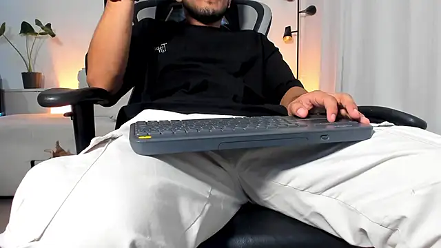 IamKael  online show from February 6, 2:30 am