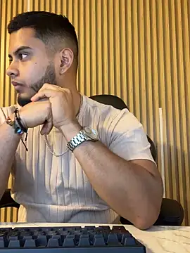 Tiler wolker online show from November 21, 1:04 am