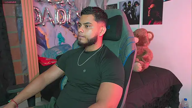 Tiler wolker online show from April 1, 11:35 pm