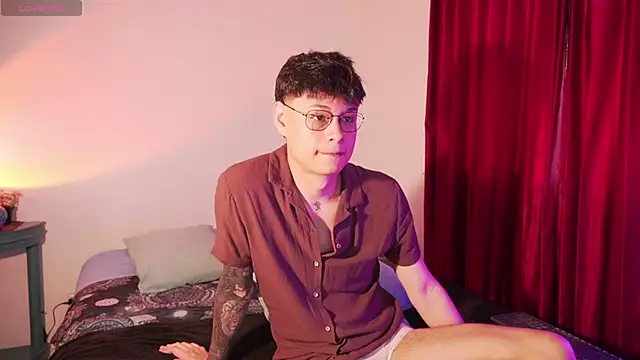 estmonnn online show from April 13, 10:43 pm