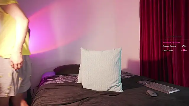 estmonnn online show from April 17, 1:52 am