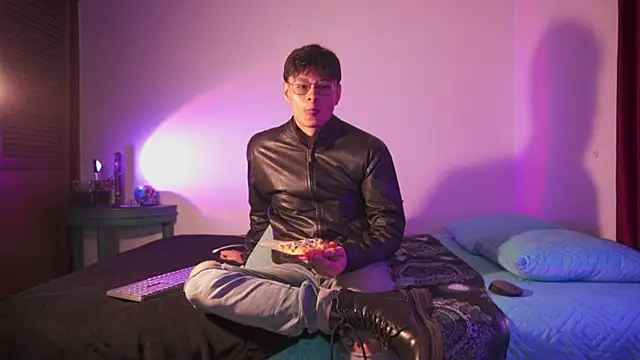 estmonnn online show from March 8, 2:04 am