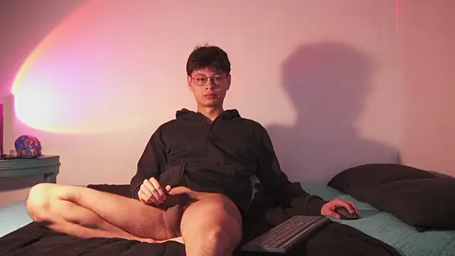 estmonnn online show from March 22, 10:09 am