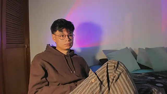 estmonnn online show from May 27, 1:57 am