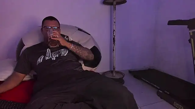 LucassFoster online show from November 7, 4:05 am