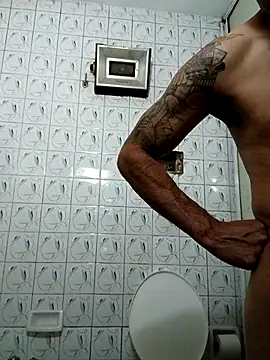 Blackhoot69 online show from December 4, 9:44 pm