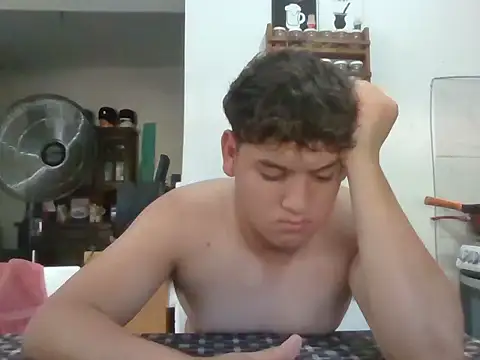 Myboy0020 online show from December 13, 7:53 pm