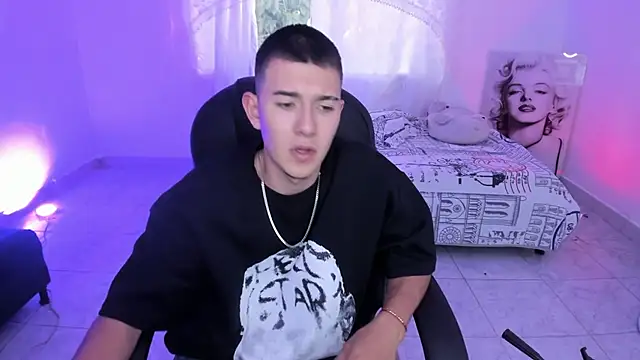 Aleck Boy online show from December 13, 7:53 pm