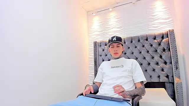 DANTE ARMSTRONG online show from January 8, 3:56 am