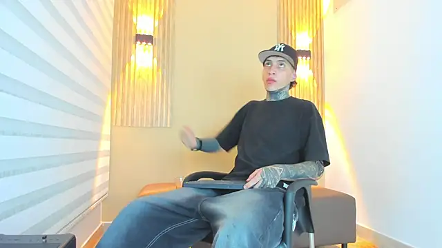 DANTE ARMSTRONG online show from December 15, 3:58 am