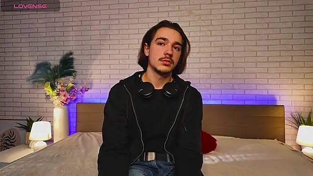 EthanRowlands online show from November 12, 12:00 pm