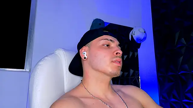 Maxwell Dupont online show from December 21, 12:07 am