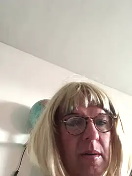 simone xdressing online show from March 22, 3:39 pm