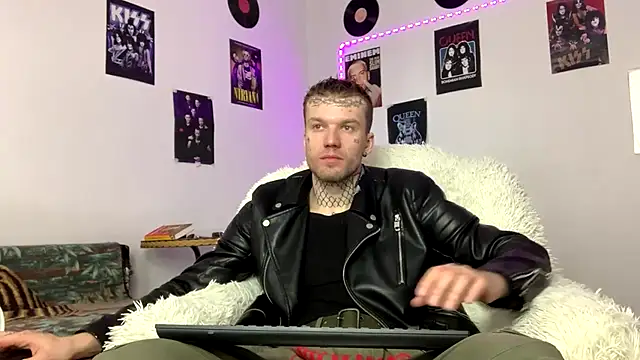 Huntall77 online show from March 11, 5:36 am