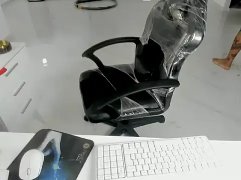 master leather online show from April 2, 4:15 pm