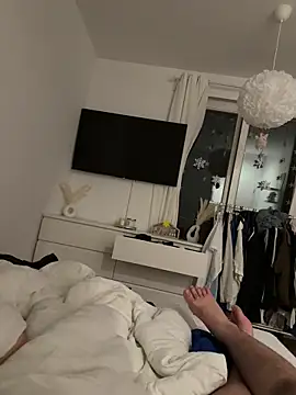 latina w19 online show from December 13, 11:33 pm