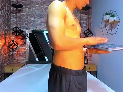 MattFiore online show from December 19, 7:44 pm