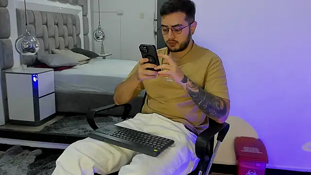 Ethan Greys online show from December 14, 3:57 am