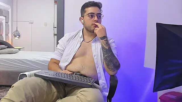 Ethan Greys online show from December 20, 4:52 am