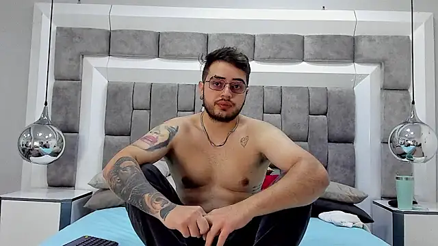 Ethan Greys online show from November 25, 4:58 am