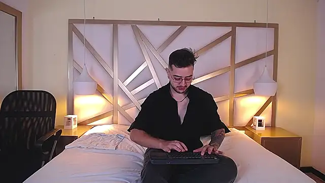 Ethan Greys online show from December 3, 4:18 am