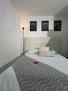 thiago valmont online show from November 15, 6:32 pm