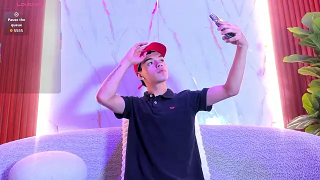 krisstormvg online show from November 19, 8:20 pm