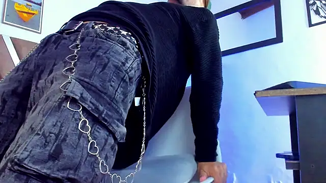   Miguel7w7 online show from December 15, 4:15 pm