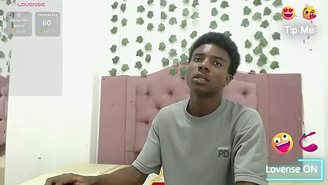 NoahJhonson69 online show from April 14, 4:17 pm