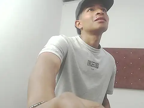 crissex3 online show from February 20, 11:45 am