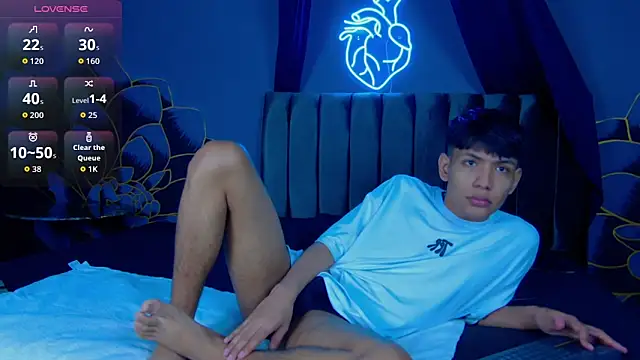 Liam Sinclair online show from December 2, 12:30 pm