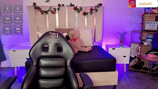 kaelwolf tay online show from March 13, 8:04 pm