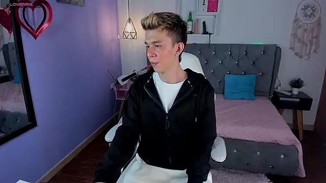 Juaan Diick online show from March 2, 4:36 pm