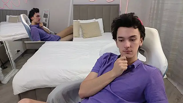 MoonlinSkinn online show from February 7, 1:13 am