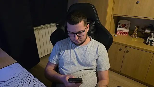 kevinnlovelly online show from February 5, 2:18 am