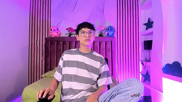 SthepanodiMonaco online show from December 5, 7:21 pm