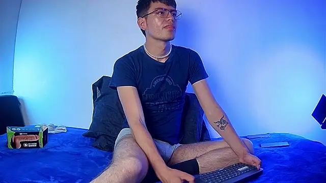 nicolatinboy online show from February 16, 10:08 pm