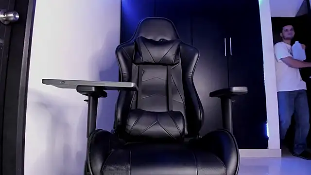 Liam Mateo online show from February 3, 2:53 am