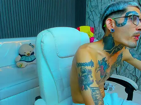 Boy tatto77 online show from February 7, 7:08 pm