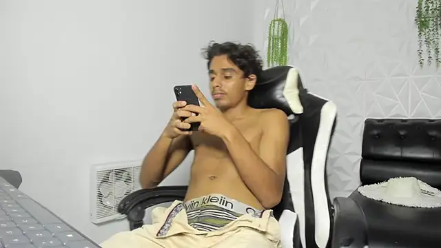 danny hot23  online show from April 6, 2:52 am