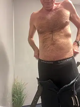 Pierre4tjyxx online show from March 25, 4:44 pm