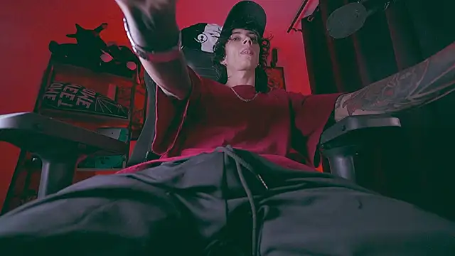 Olliver   y online show from April 19, 1:49 am