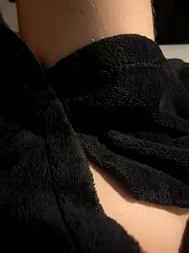 hot-young-guy online show from January 6, 9:30 pm