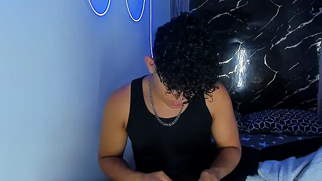 jamescurly00 online show from January 8, 11:21 pm