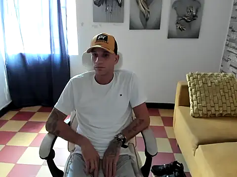 danisegura online show from January 13, 2:43 pm