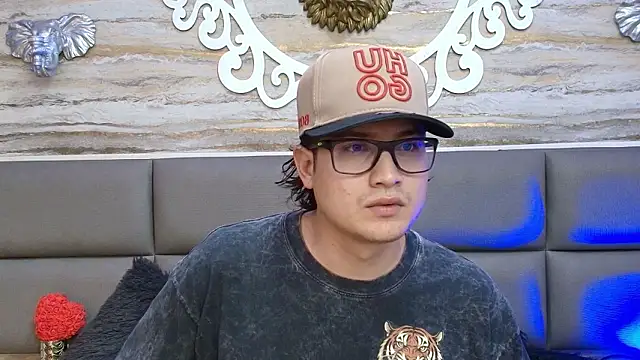 Danner Alaia online show from February 25, 8:43 pm