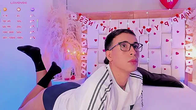 Mr aronnn  online show from February 15, 3:24 am