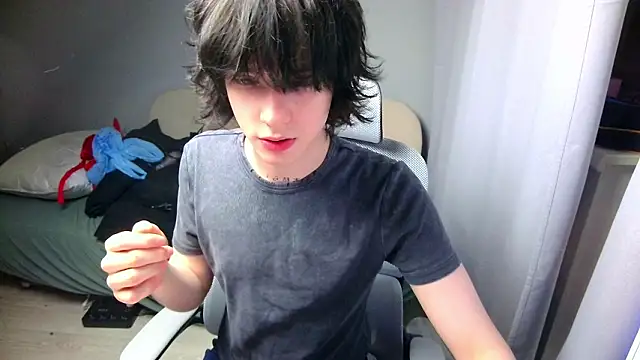 LeonBoykisser online show from March 19, 10:35 pm