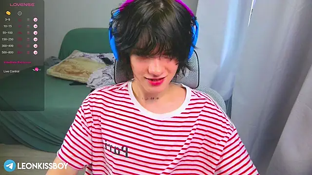 LeonBoykisser online show from March 27, 8:26 am